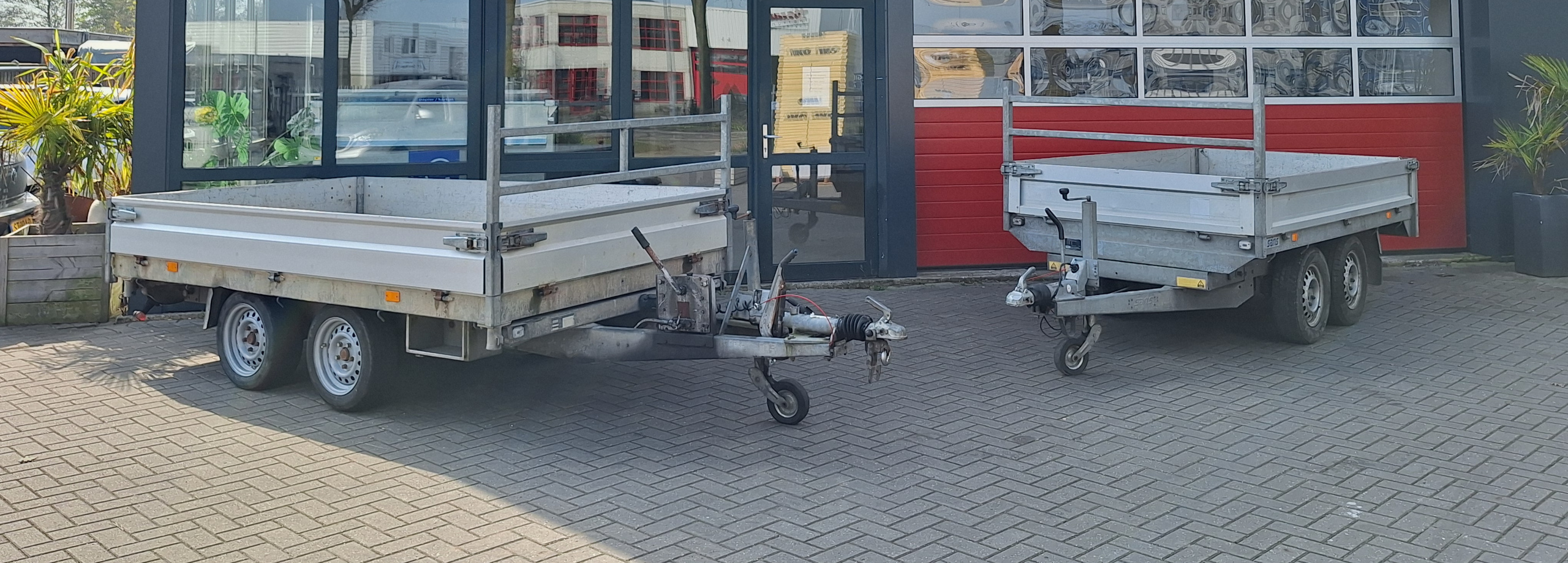 JWS Aanhangwagens monteur aan het werk aan een aanhanger reparatie in Zeewolde